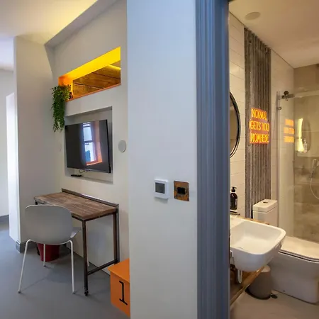 Higgihaus Aparthotel, Clare Street *