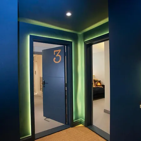 Higgihaus Aparthotel, Clare Street *