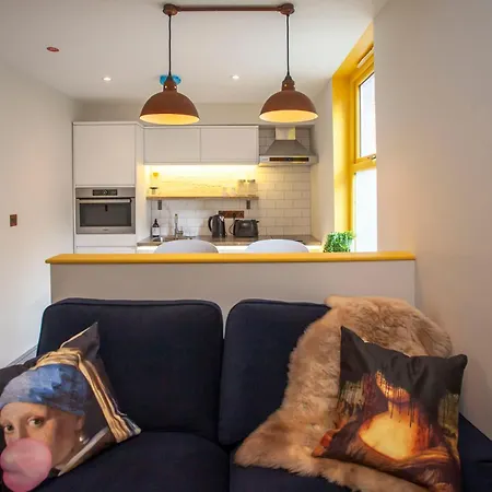 Higgihaus Aparthotel, Clare Street *